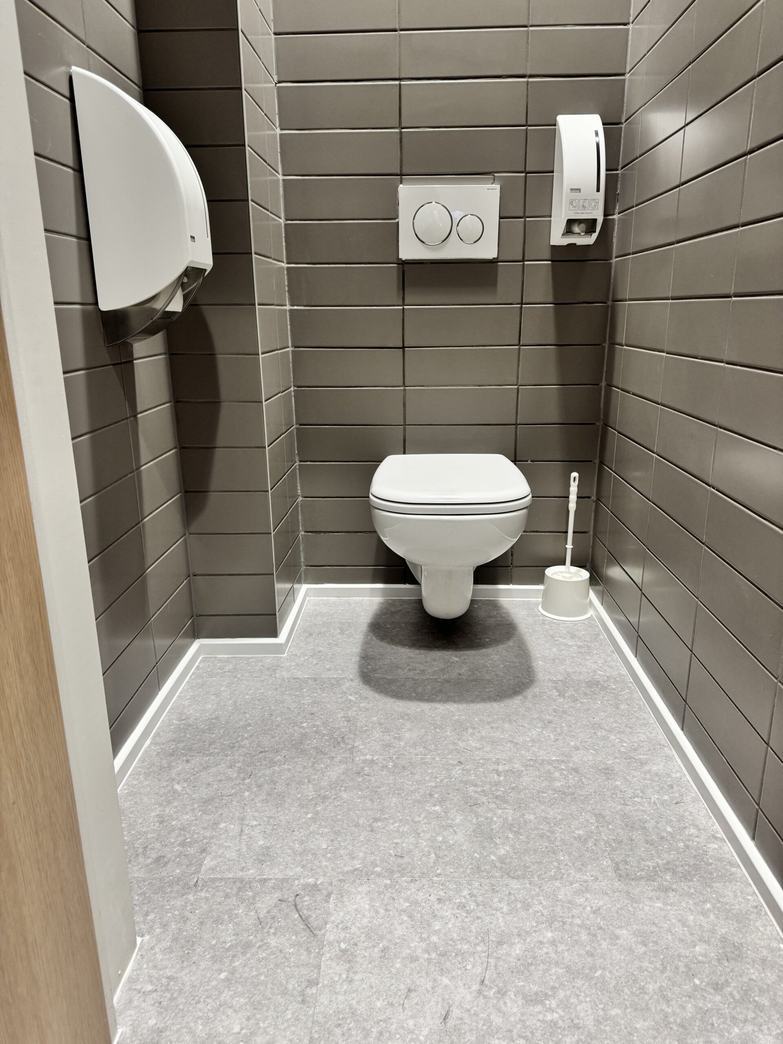 Sol apres renovation - WC Toyota Zaventem
